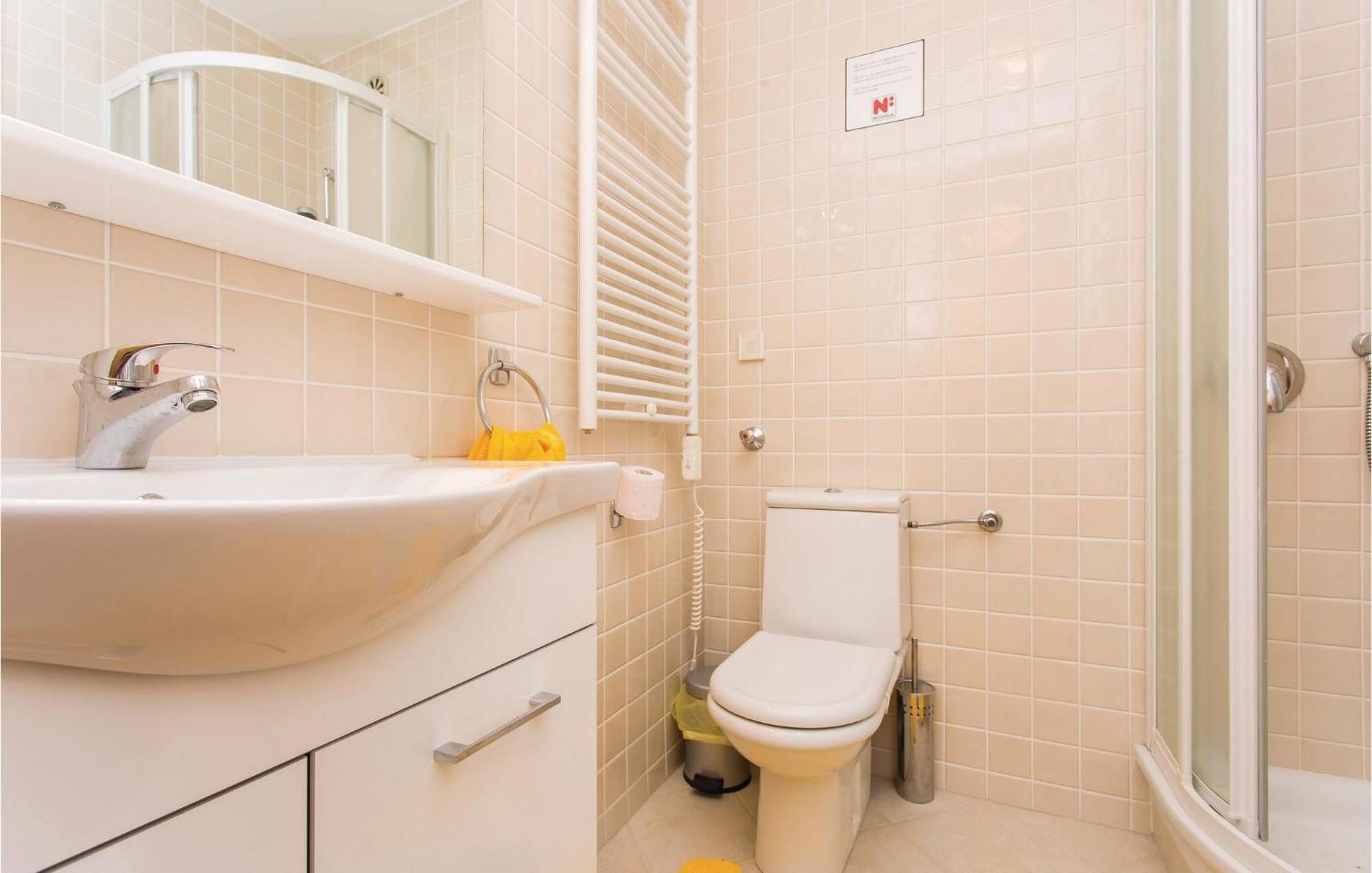 Amazing Apartment In Njivice With Wifi Exterior foto